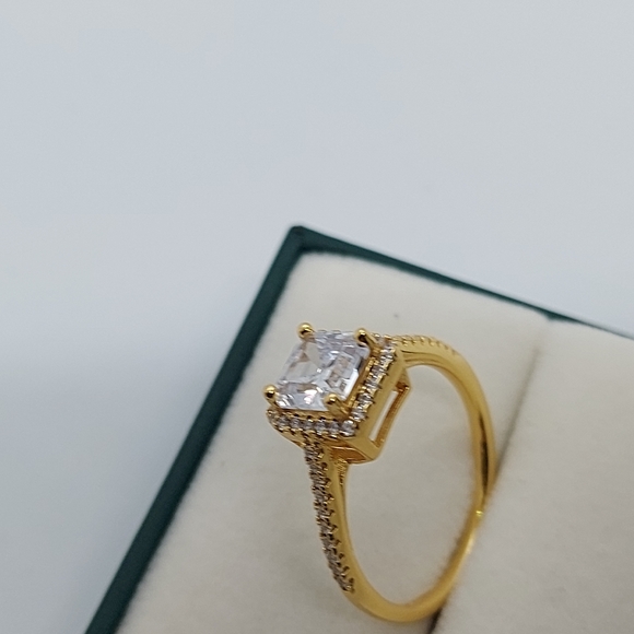 925 Sterling Silver Halo Ring Decorated with CZ Simulated Diamonds - Picture 2 of 10